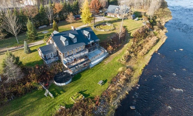 Saint-Louis-de-Blandford House | Carlos House/directly on the river 160 year old country house.