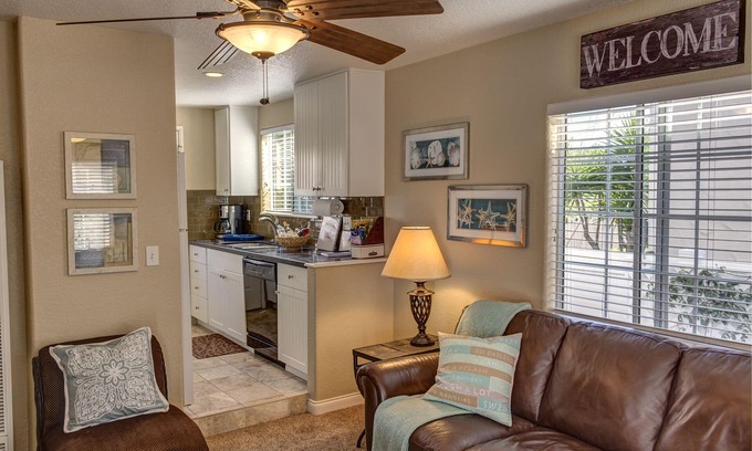 Carlsbad House | Carlsbad Beach Cottage - 1/2 block to Beach