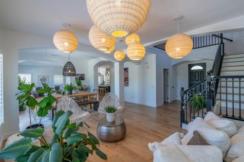 Carlsbad House | Carlsbad Dream House with Hot Tub Walk to Beach