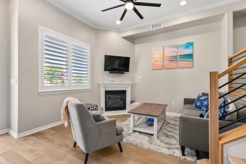 Carlsbad Village House | Carlsbad Village Escape 3-Bed 2,5-Bath steps from the beach