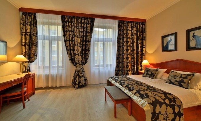 Zizkov Hotel | Carlton