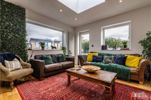 Mapperley House | Carlton Hill House - 5 Bedroom House with Parking