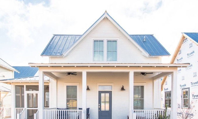 Eufaula House | Carlton Landing! Just a short walk to the beach!