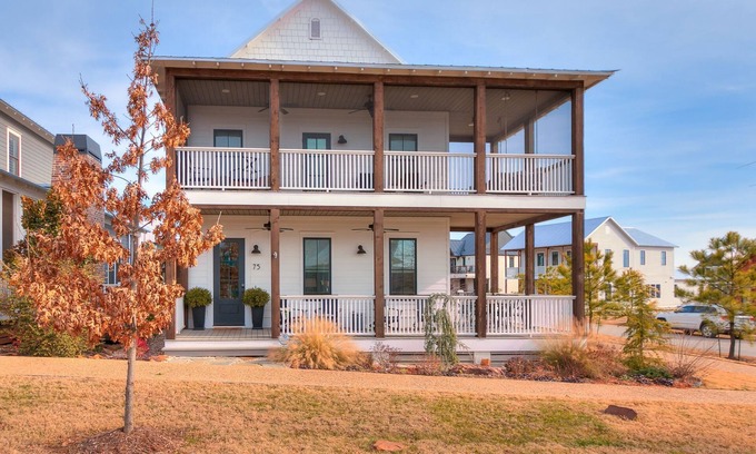 Eufaula House | Carlton Landing! Spacious cottage with second story view of Lake Eufaula!