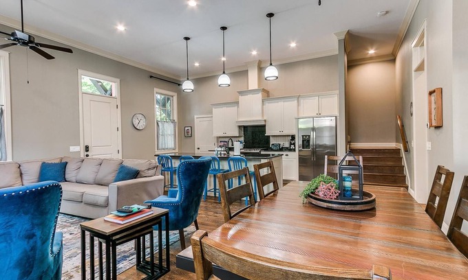 Carlton Landing House | Carlton Landing! Beautiful Townhouse just steps away from the water front.