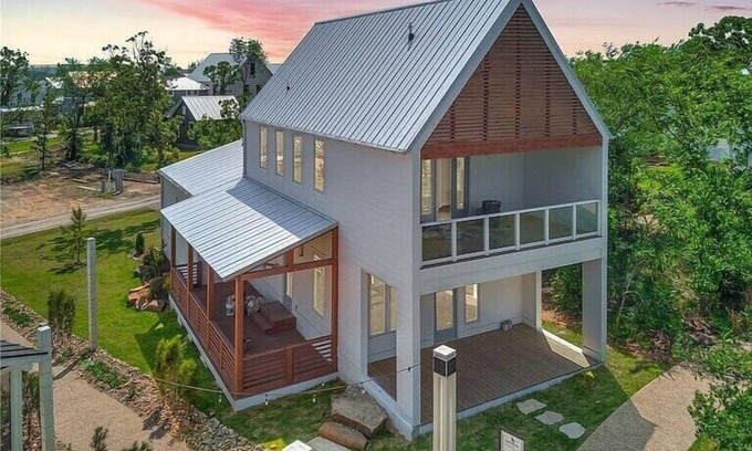 Eufaula House | Carlton Landing! Scandinavia style home on Pistache Park!