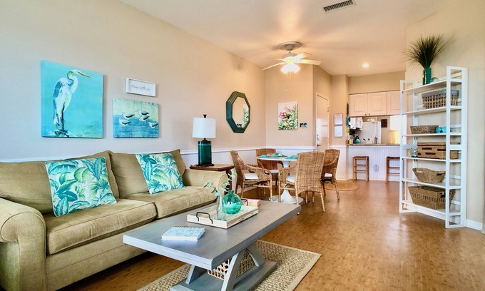 Corpus Christi Condo | "Carmel" deluxe 1st-floor 2-bedrm condo by pool, pond & beach