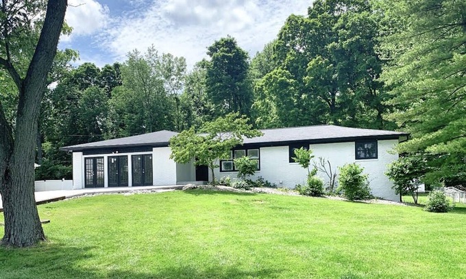 Carmel House | Carmel Lodge-Sleeps 25, By Grandpark, Indy<10mi