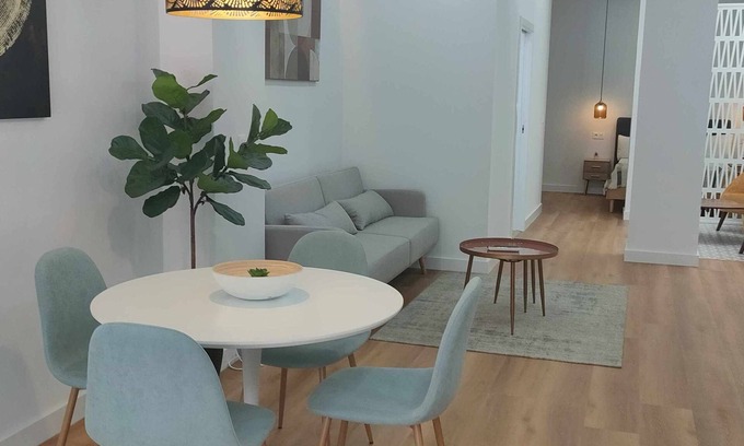 San Vicente Apartment | Carmen Street, Seville, Historic Center B1