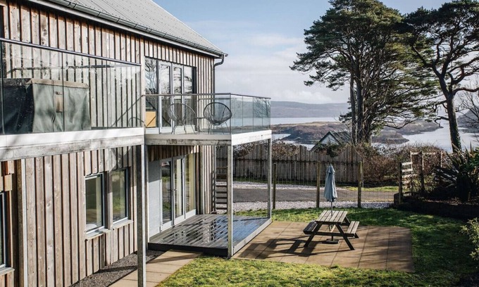 Tobermory Villa | Carnanamish a Luxurious Cottage in Tobermory