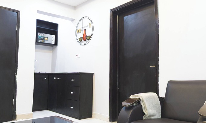 Yaba Apartment | Carnelian Twin suites- Charming 1-bedroom apartment in delightful Lagos with AC