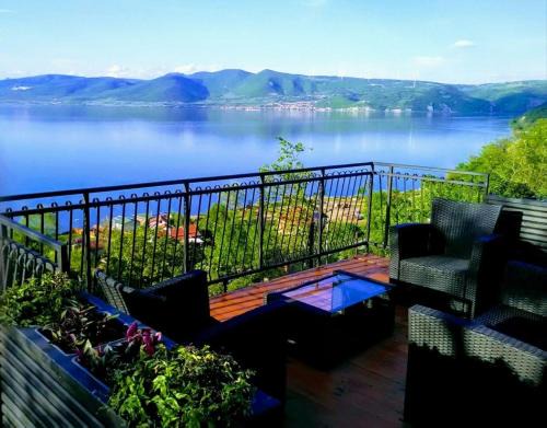 Golubac House | Carobni breg