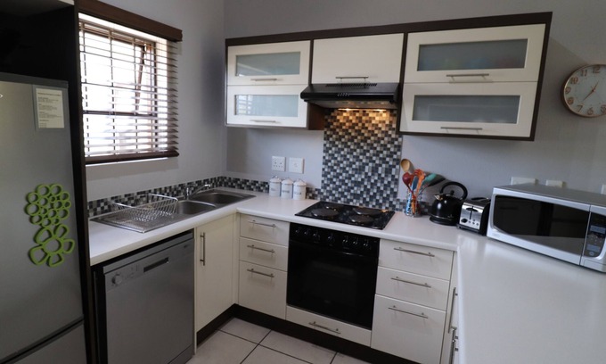 Sandbaai House | Carole's Cottage, your home away from home!
