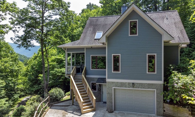 Laurel Ridge House | Carolina Blue | Pet Friendly, Deck, Treetop Views