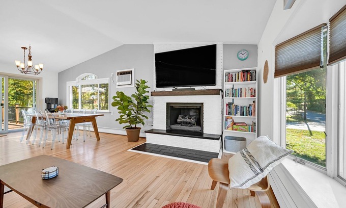 Castle Point House | Caroline House Beacon Getaway