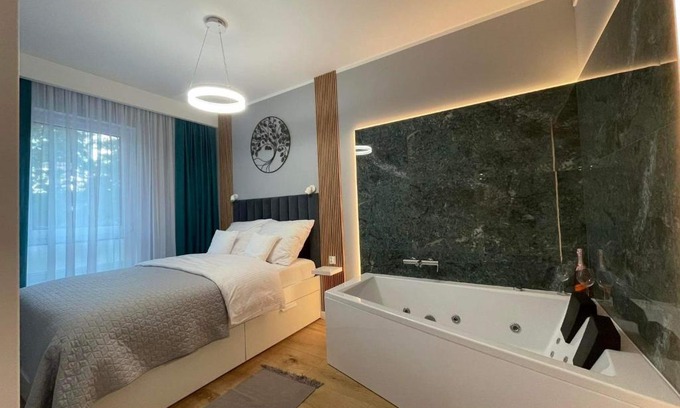 Nowy Dwor Mazowiecki Apartment | Caroline Jacuzzi Apartments
