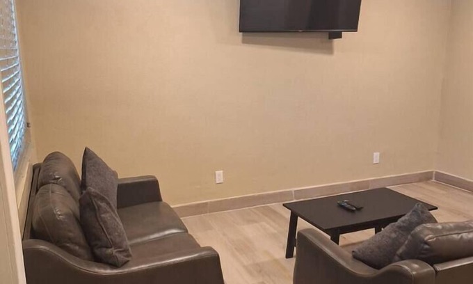 Bahamas Terrace Apartment | Carols Inn Airbnb #4