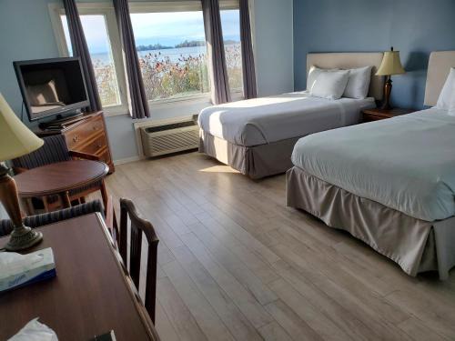 Algoma District Hotel | Carolyn Beach Inn