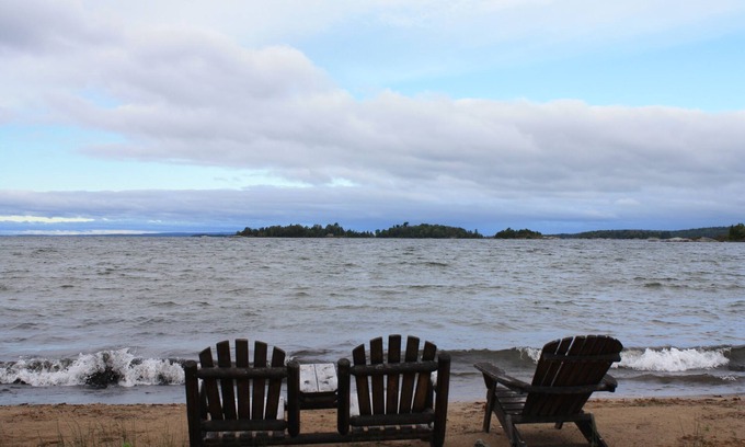 Algoma District Hotel | Carolyn Beach Inn & Restaurant