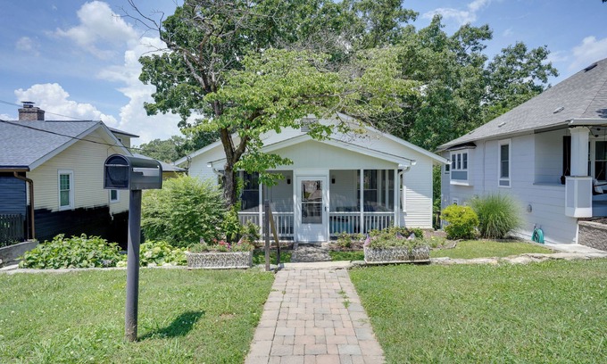 North Chattanooga Cottage | 'Carousel Cottage:' North Chattanooga Home!