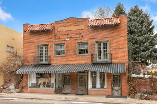 Englewood Apartment | Carousel Lofts - cool space and great location