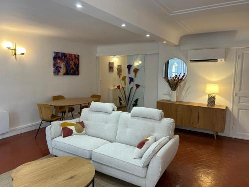 Nimes City Centre Apartment | Carré Crémieux