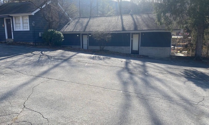 Gatlinburg Cottage | Carr's Cottages Suites 10 & 11