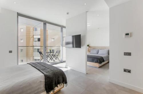 Gibraltar Apartment | Carrara Eurocity - Luxury Family Apartment with Resort Style Pool - Children stay for Free