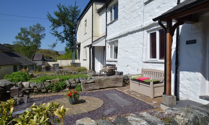 Capel-Curig House | Carreg Cottage - Two Bedroom House, Sleeps 4