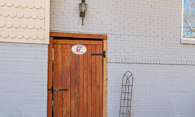 Congress Park Apartment | Carriage House - Guest Suite