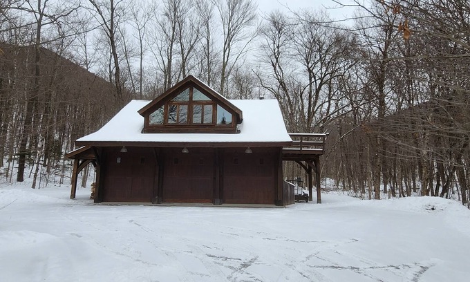 Dorset Apartment | Carriage House Studio Apt- secluded, mountain views, babbling brook, countryside