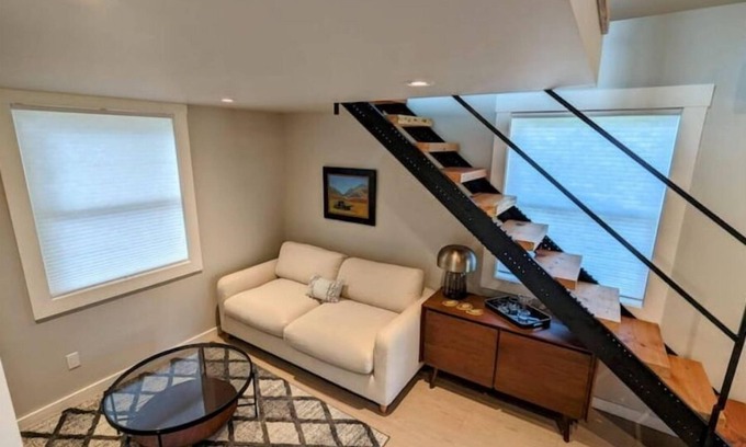 Livingston House | Carriage House