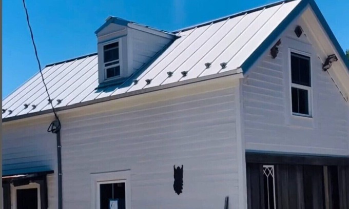 Lynchburg House | Carriage House with huge Lynchburg Heart