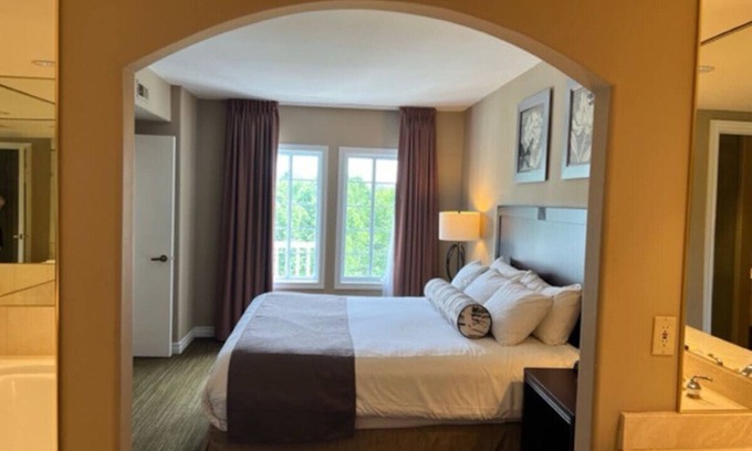 Oro-Medonte Apartment | Carriage Jacuzzi suite Escape