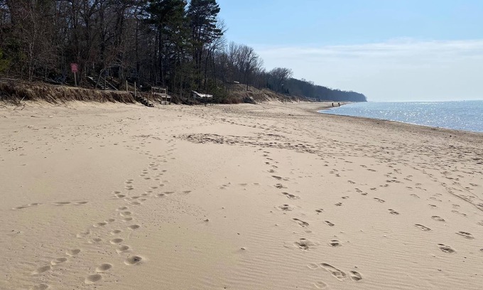 Lakeside House | Carrie's Cottage - Charming Duplex Style 3 Bedroom Cottage with Beach Access!