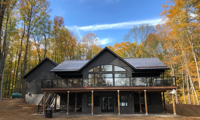 Marmora and Lake House | Carson’s Cottage - Explore 5 Acres with Waterfront