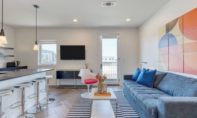 Historic Edgefield Apartment | Carter #402 by AvantStay | Mins to Downtown
