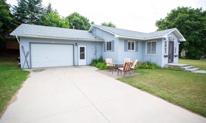 Grand Marais House | Carter's Cottage - 2BR/2BA cottage in Grand Marais walking distance to downtown