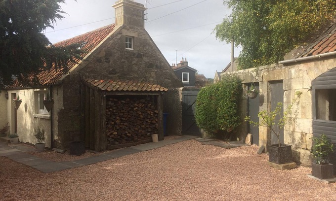 Cupar Cottage | Carters Cottage is a 200 year old fully refurbished stone built weavers cottage.