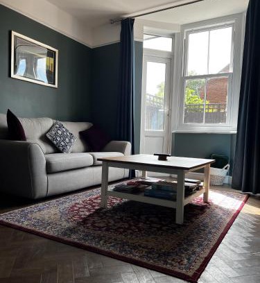 Shrewsbury Apartment | Cartref - Fully equipped and stunning town flat