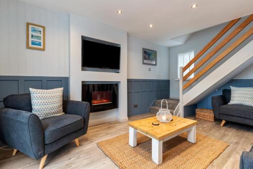 St. Florence House | Cartwright's Cottage - Indoor Pool, Sports Courts, Play Park