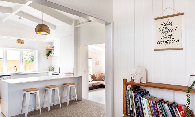 New Plymouth House | Carver Heights - Amazing views, spacious and sunny
