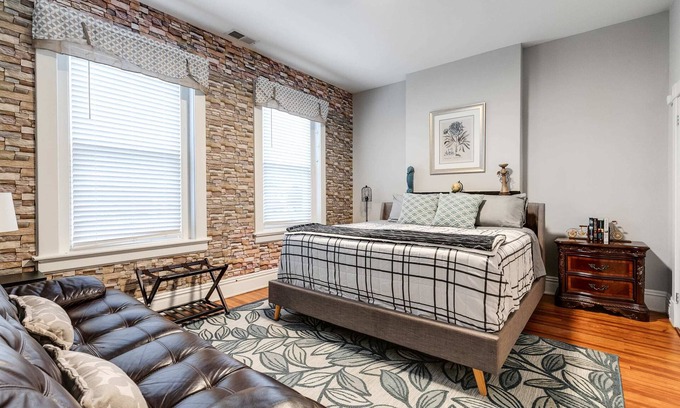 Museum District Apartment | Carytown Home/Fenced Yard/3 TVs/Family-Friendly
