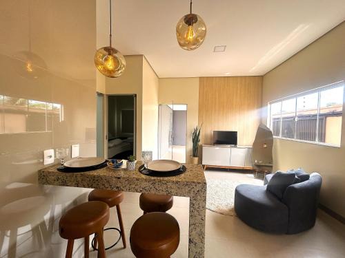 Plano Diretor Sul House | Casa 04 - Casa com 2 quartos, sendo uma suíte localizada próximo a rodoviária e o aeroporto