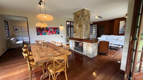 Teresopolis House | Casa 04 Vale Boa Vista - Casa Charmosa com 3 Suítes e Acesso à Área de Lazer Completa de Condomínio