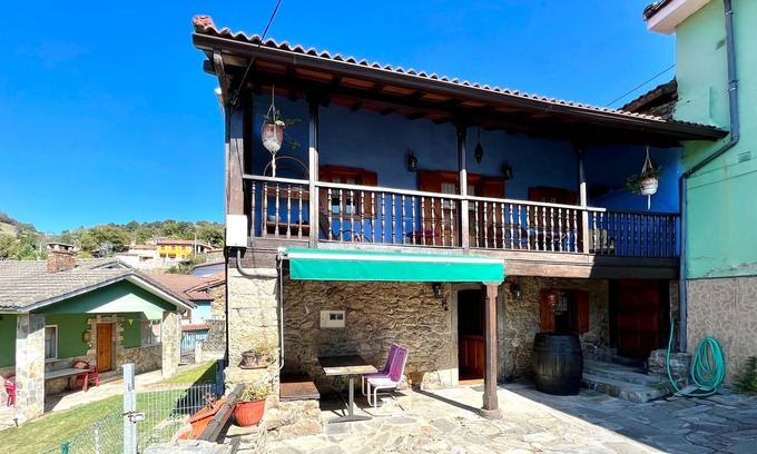 Salas Municipality Cottage | Casa 2 dormitorios, chimenea, jardin, vista montañ