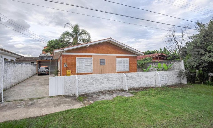 Daniela House | Casa 3 quartos 350m praia Daniela completa c/ lazer