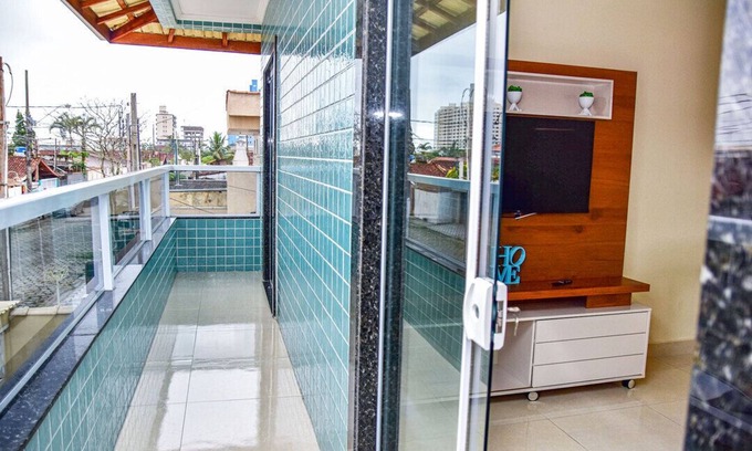 Maracana House | Casa a 5 minutos andando da Praia Maracanã/SP