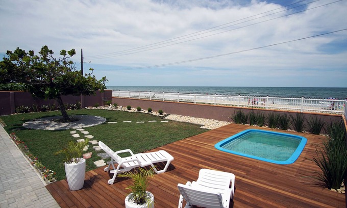 Itapoa House | Casa A.Mar- Right on the sand, Swimming Pool and Air Conditioning