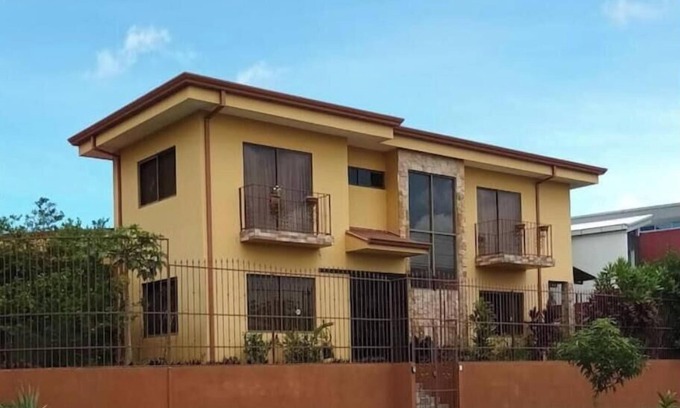 San Joaquin de Flores House | Casa Aguacate